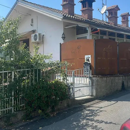 Bassotthouse アパート