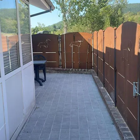 Bassotthouse アパート